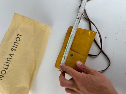 Sac vintage Louis Vuitton Vernis en cuir jaune