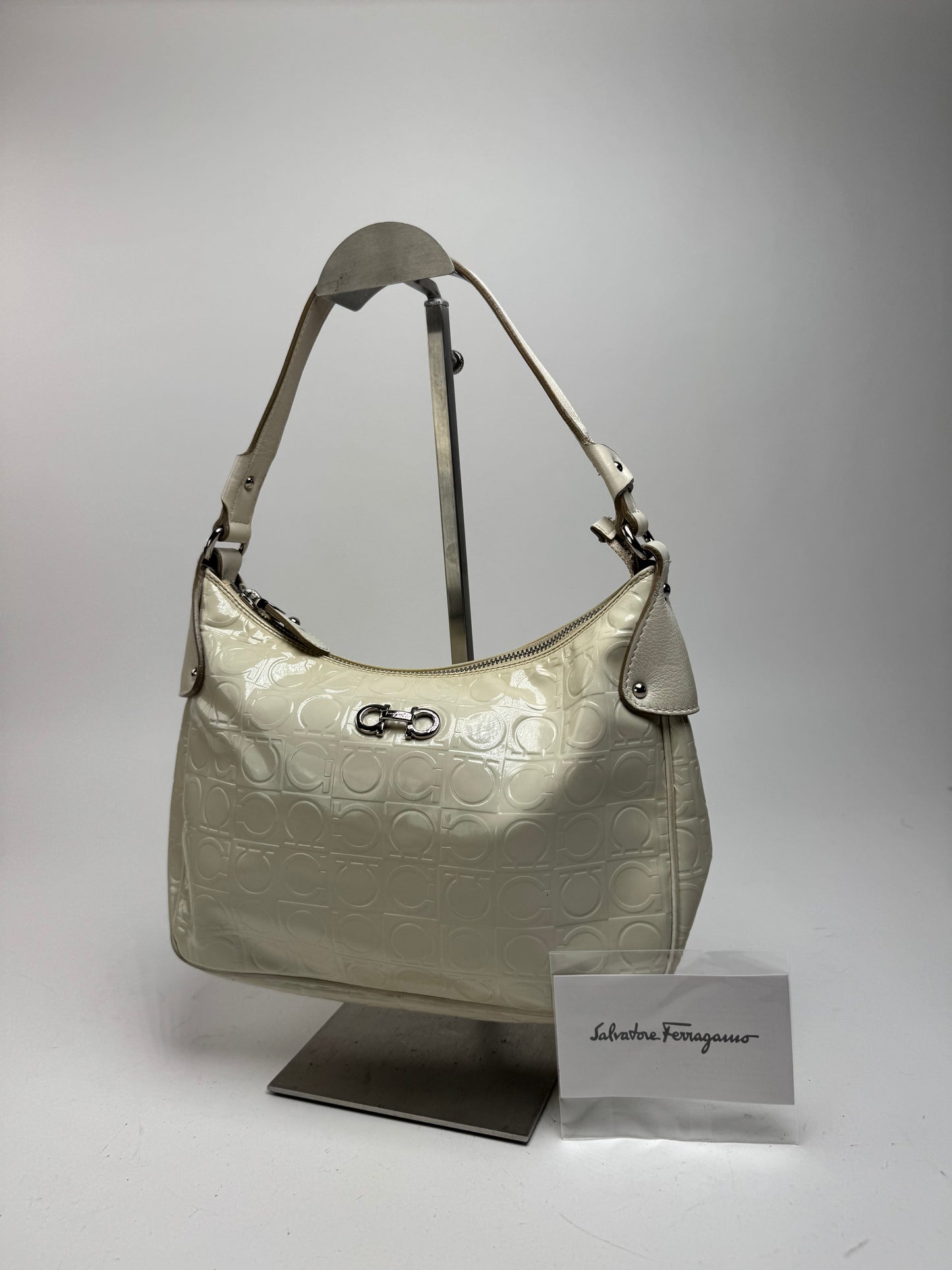 Sac vintage en cuir verni monogramme Salvatore Ferragamo blanc