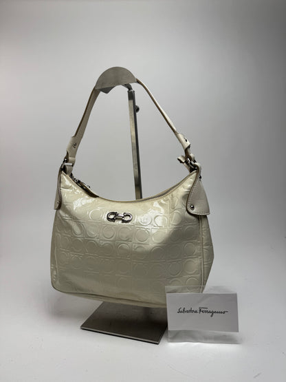 Sac vintage en cuir verni monogramme Salvatore Ferragamo blanc