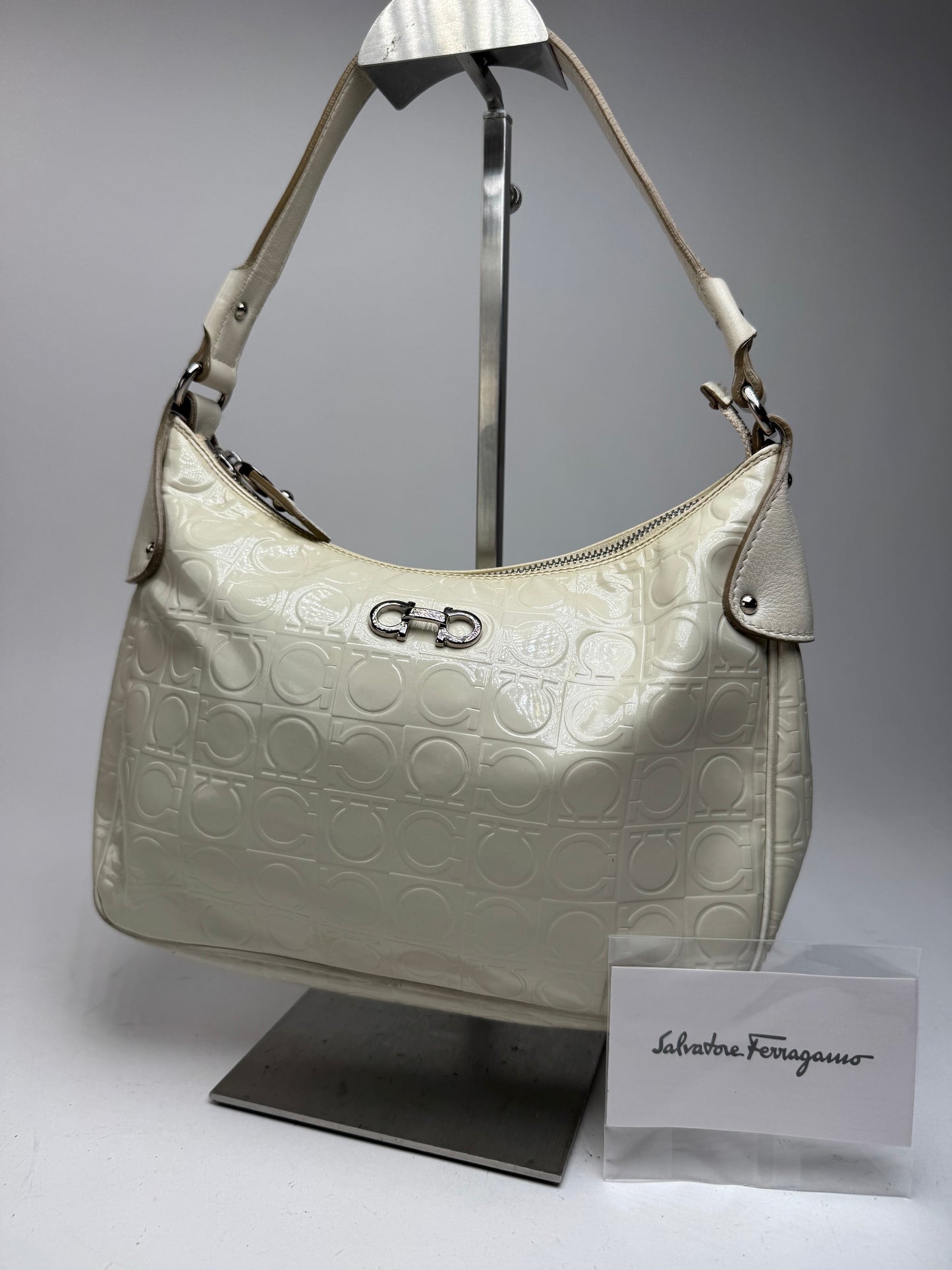 Sac vintage en cuir verni monogramme Salvatore Ferragamo blanc