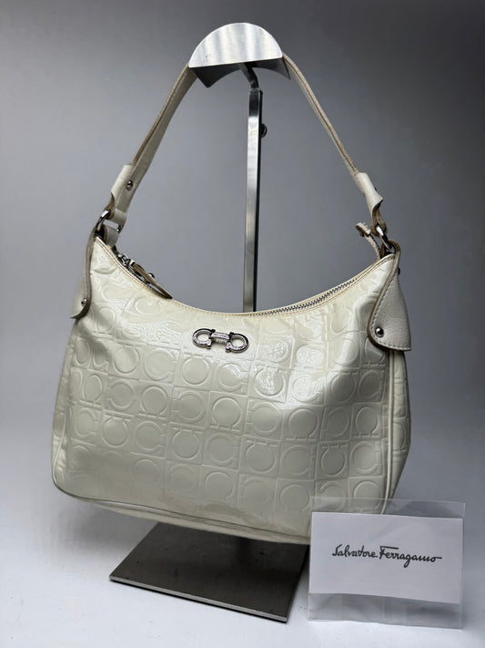 Sac vintage en cuir verni monogramme Salvatore Ferragamo blanc