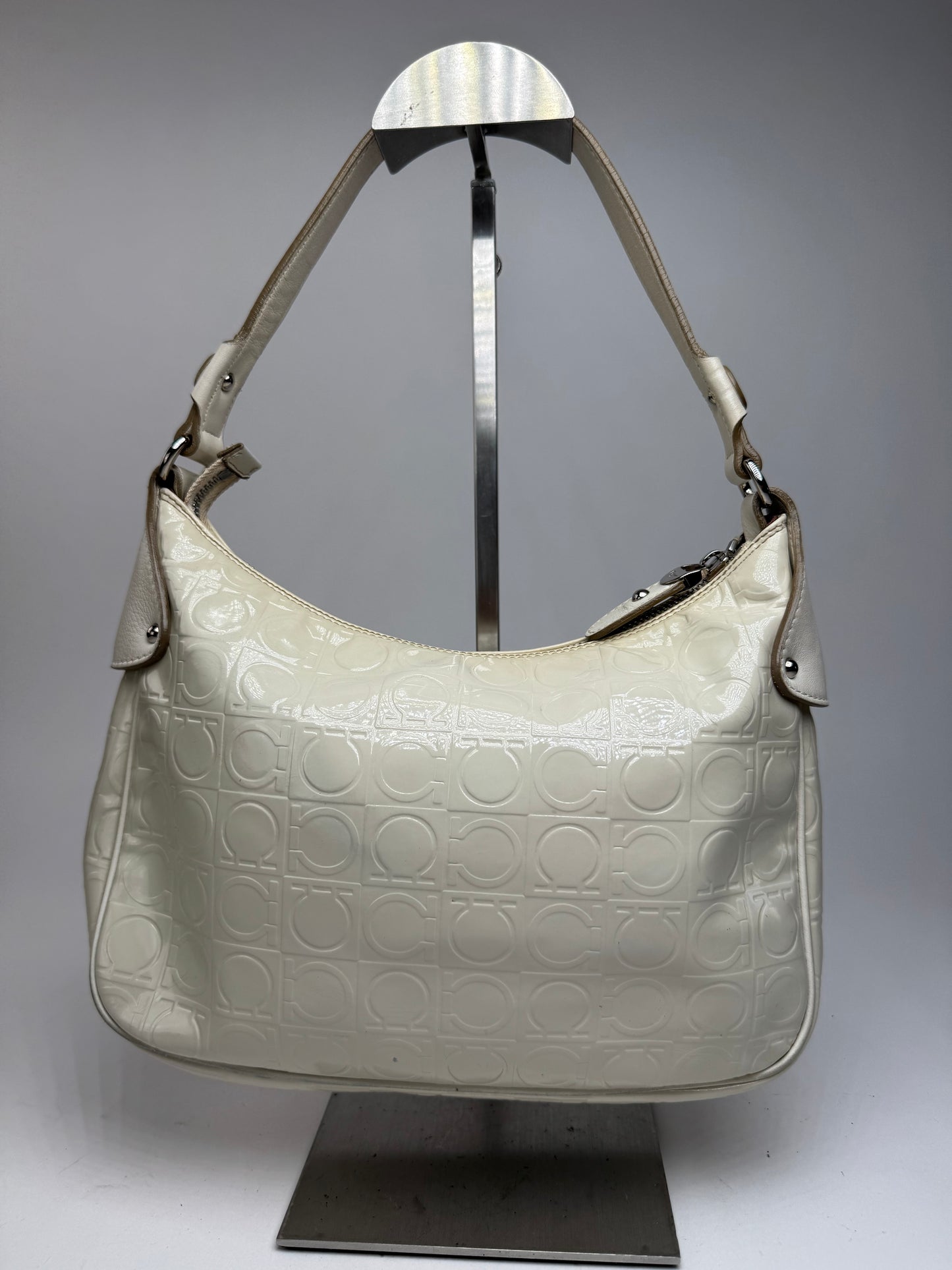 Sac vintage en cuir verni monogramme Salvatore Ferragamo blanc