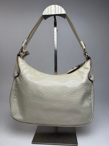 Sac vintage en cuir verni monogramme Salvatore Ferragamo blanc