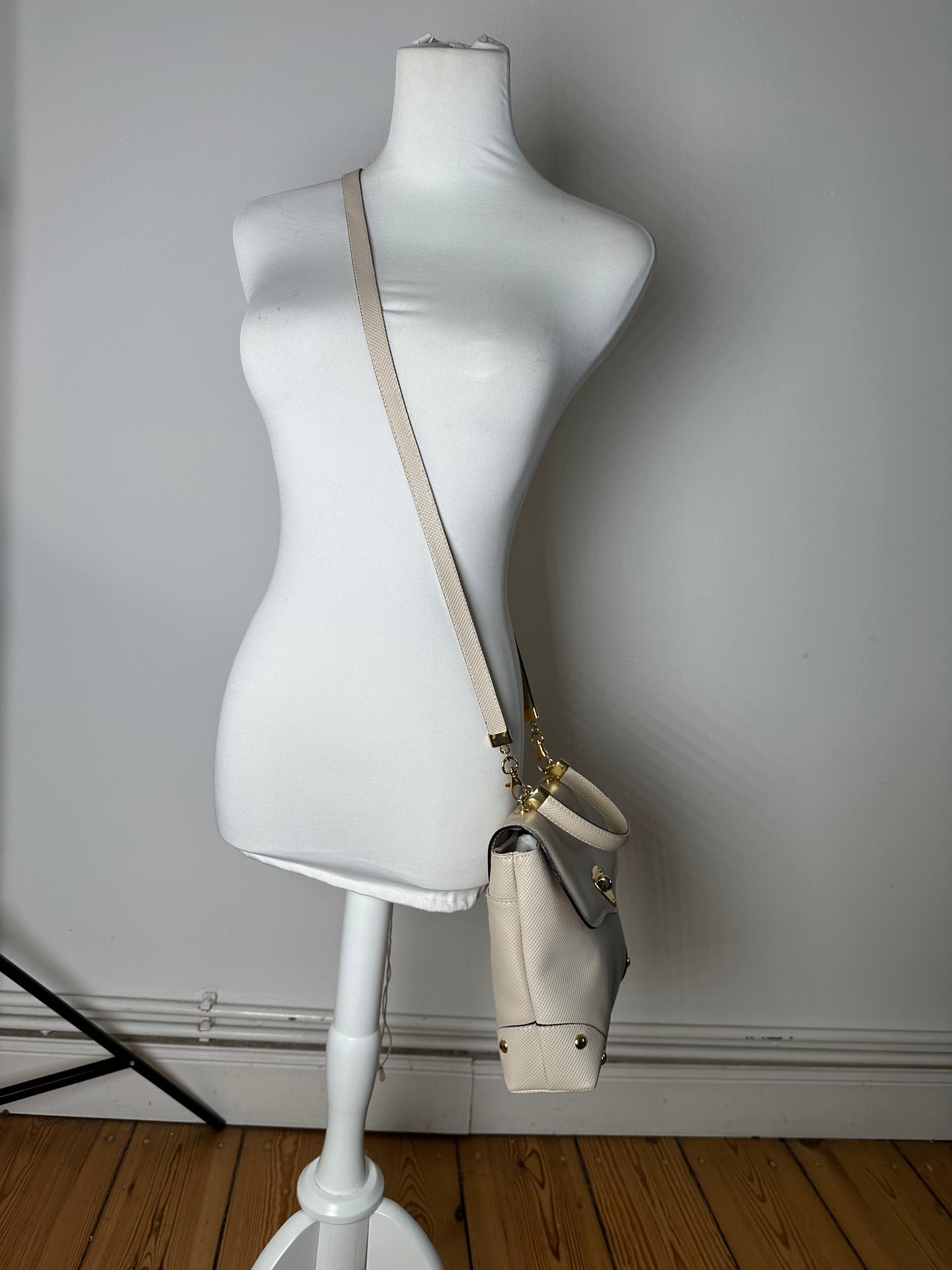 Vintage Bottega Veneta Woven Leather Shoulder Bag Cream Gold