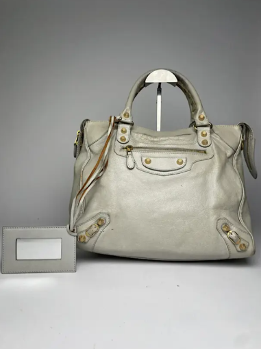Balenciaga Vintage City handbag: Timeless elegance in gray