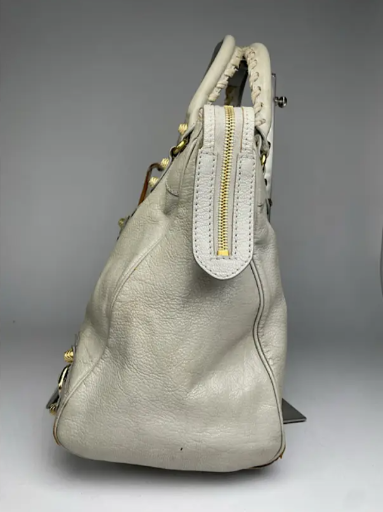 Balenciaga Vintage City handbag: Timeless elegance in gray