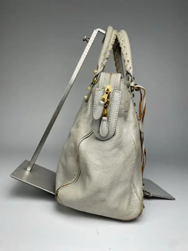 Balenciaga Vintage City handbag: Timeless elegance in gray