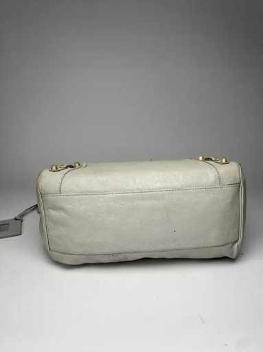 Balenciaga Vintage City handbag: Timeless elegance in gray
